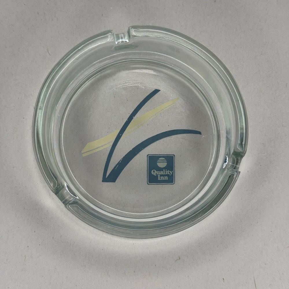 Vintage Quality Inn Hotel Glass Ashtray Clear Round Advertising Tobacciana - Picture 1 of 4